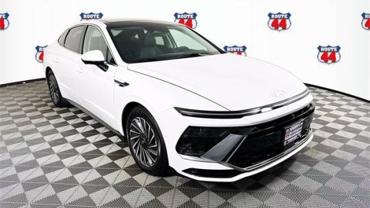 2024 Hyundai Sonata Hybrid Limited — Sedan — 8,386 mi — Raynham, MA