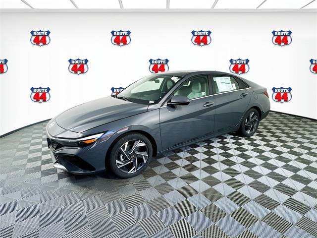 2025 Hyundai Elantra Limited — Sedan — 4,886 mi — Raynham, MA