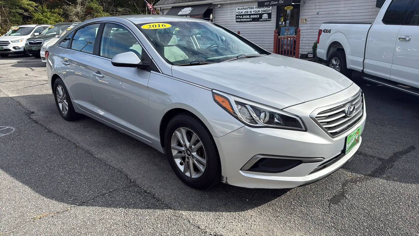 2016 Hyundai Sonata SE — Sedan — 102,420 mi — North Dartmouth, MA