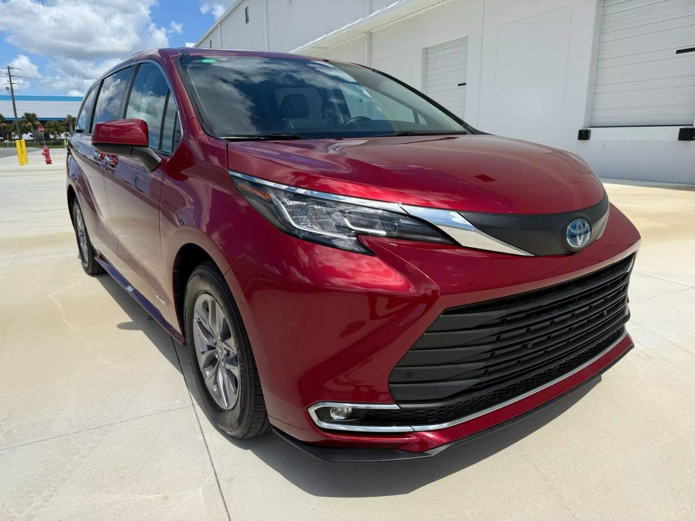 2021 Toyota Sienna XLE — Minivan — 73,436 mi — Fort Myers, FL