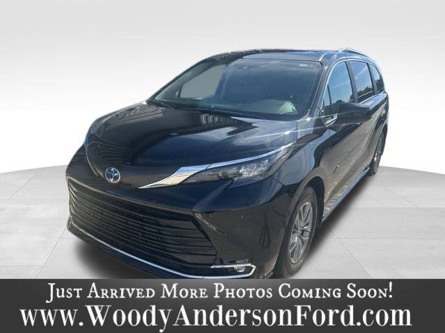 2024 Toyota Sienna XLE — Minivan — 16,082 mi — Huntsville, AL