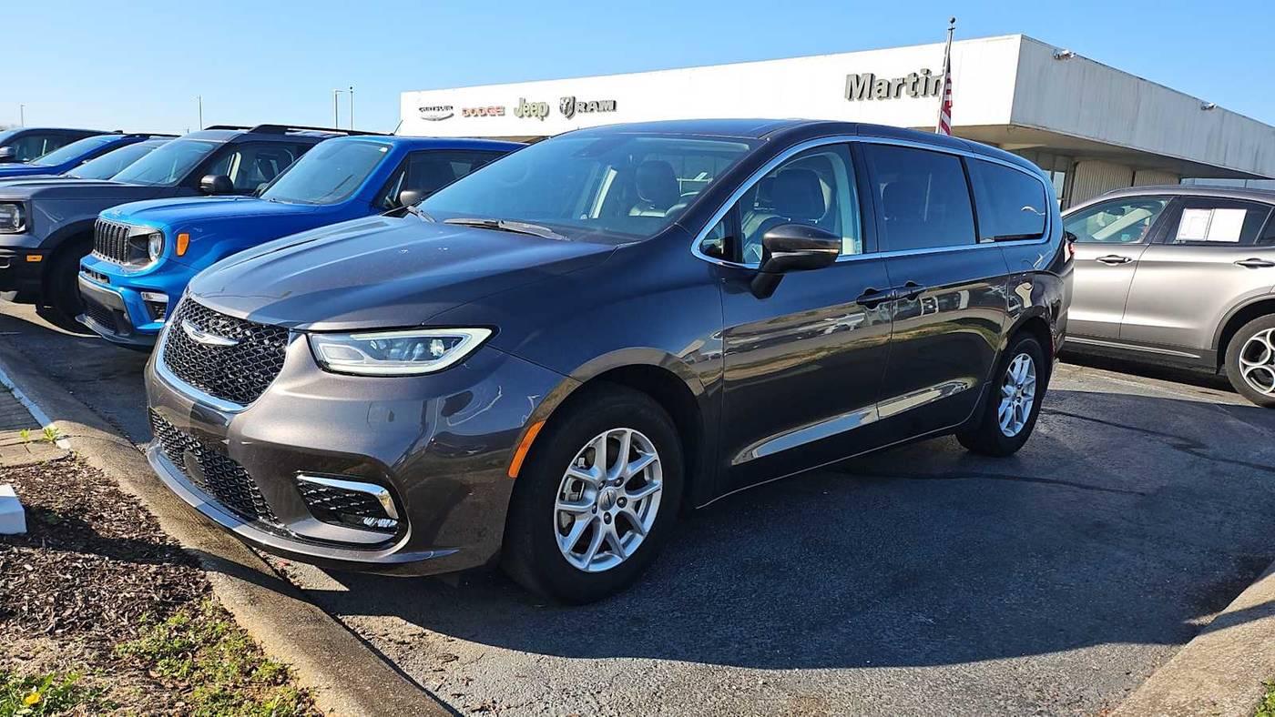 2023 Chrysler Pacifica Touring L — Minivan — 67,954 mi — Bowling Green, KY