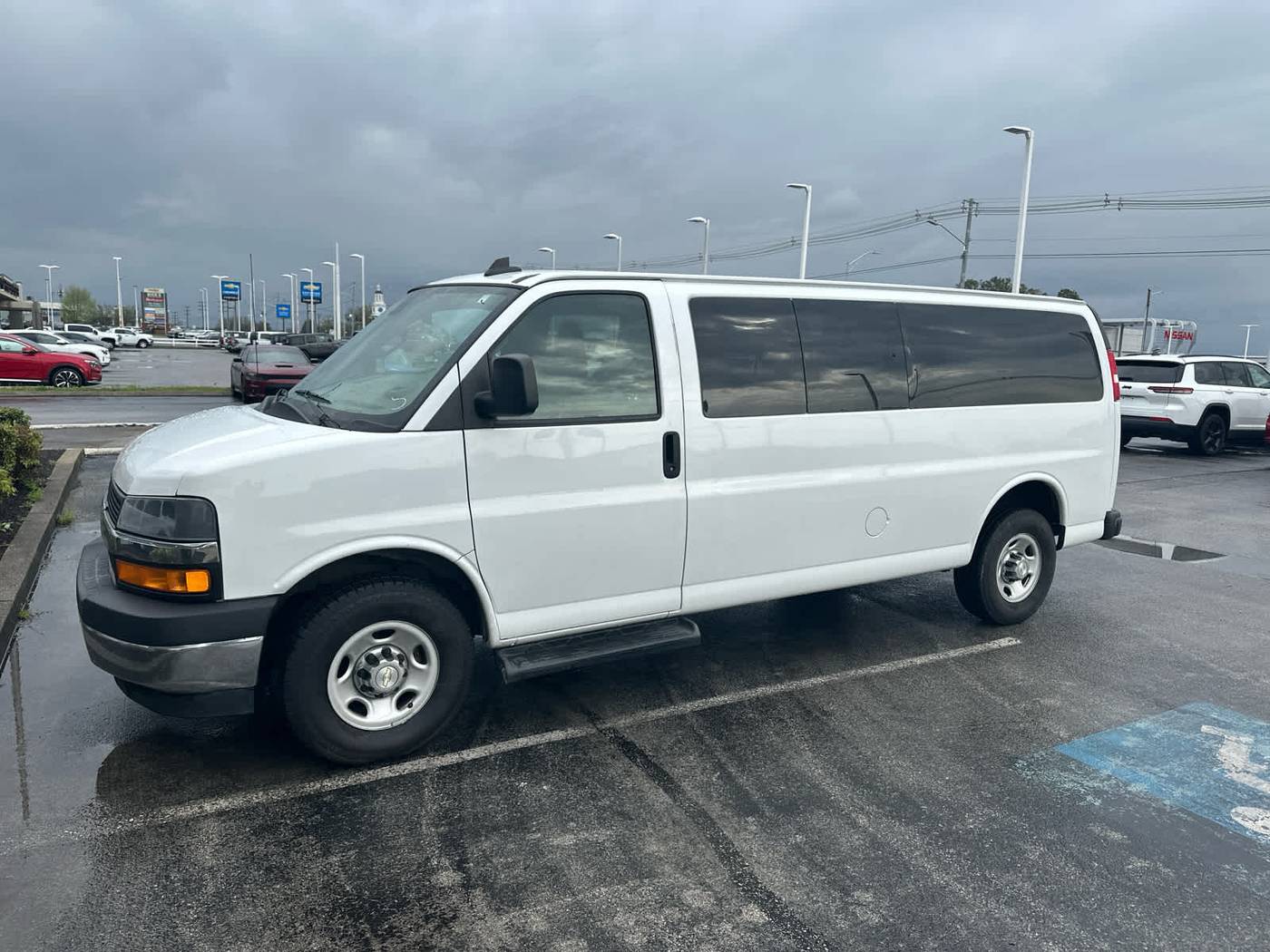 2022 Chevrolet Express Passenger LT — Passenger Van — 73,549 mi — Bowling Green, KY