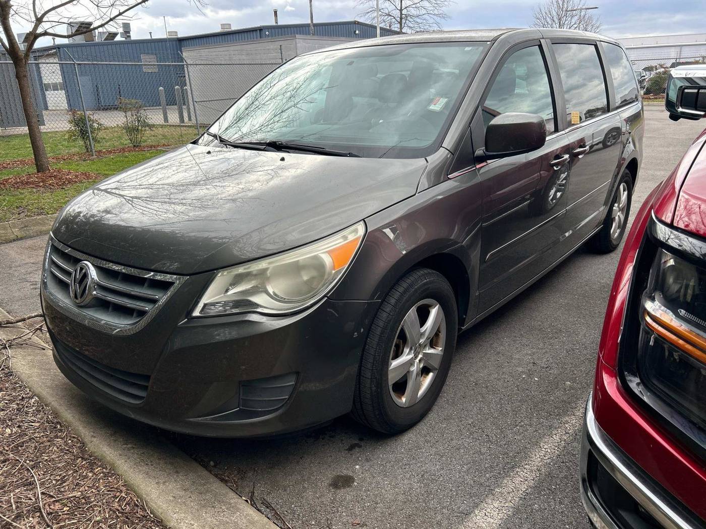 2010 Volkswagen Routan SE — Minivan — 142,892 mi — Murfreesboro, TN