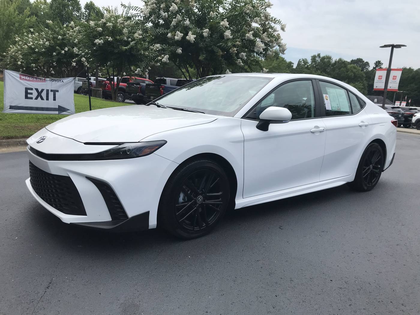 2025 Toyota Camry Hybrid SE — Sedan — 8,468 mi — Winston-Salem, NC