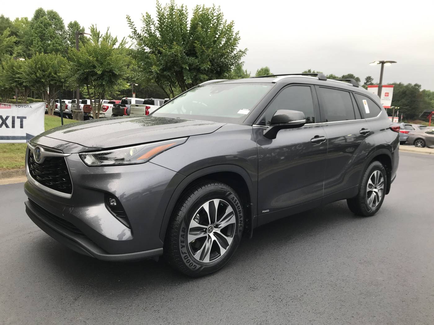 2023 Toyota Highlander Hybrid XLE — SUV — 30,527 mi — Winston-Salem, NC