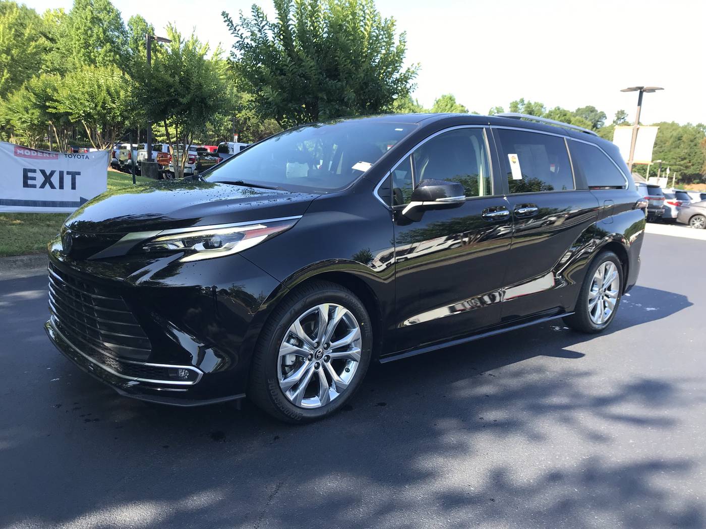 2022 Toyota Sienna Platinum — Minivan — 41,427 mi — Winston-Salem, NC