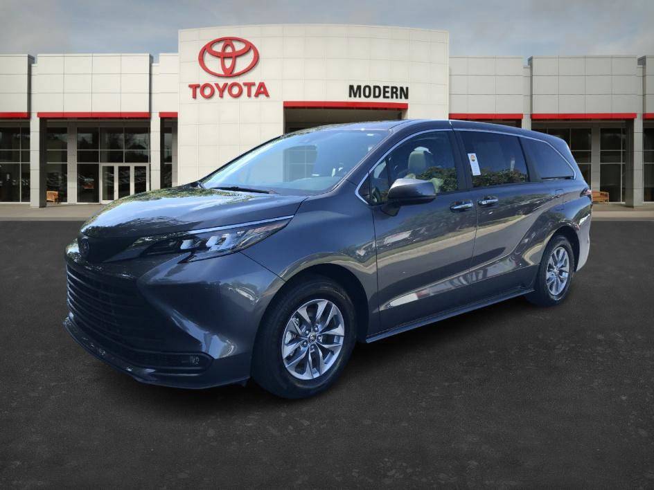 2025 Toyota Sienna XLE — Minivan — 24,397 mi — Winston-Salem, NC
