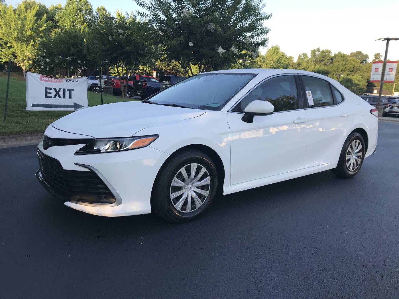 2022 Toyota Camry Hybrid LE — Sedan — 27,407 mi — Winston-Salem, NC