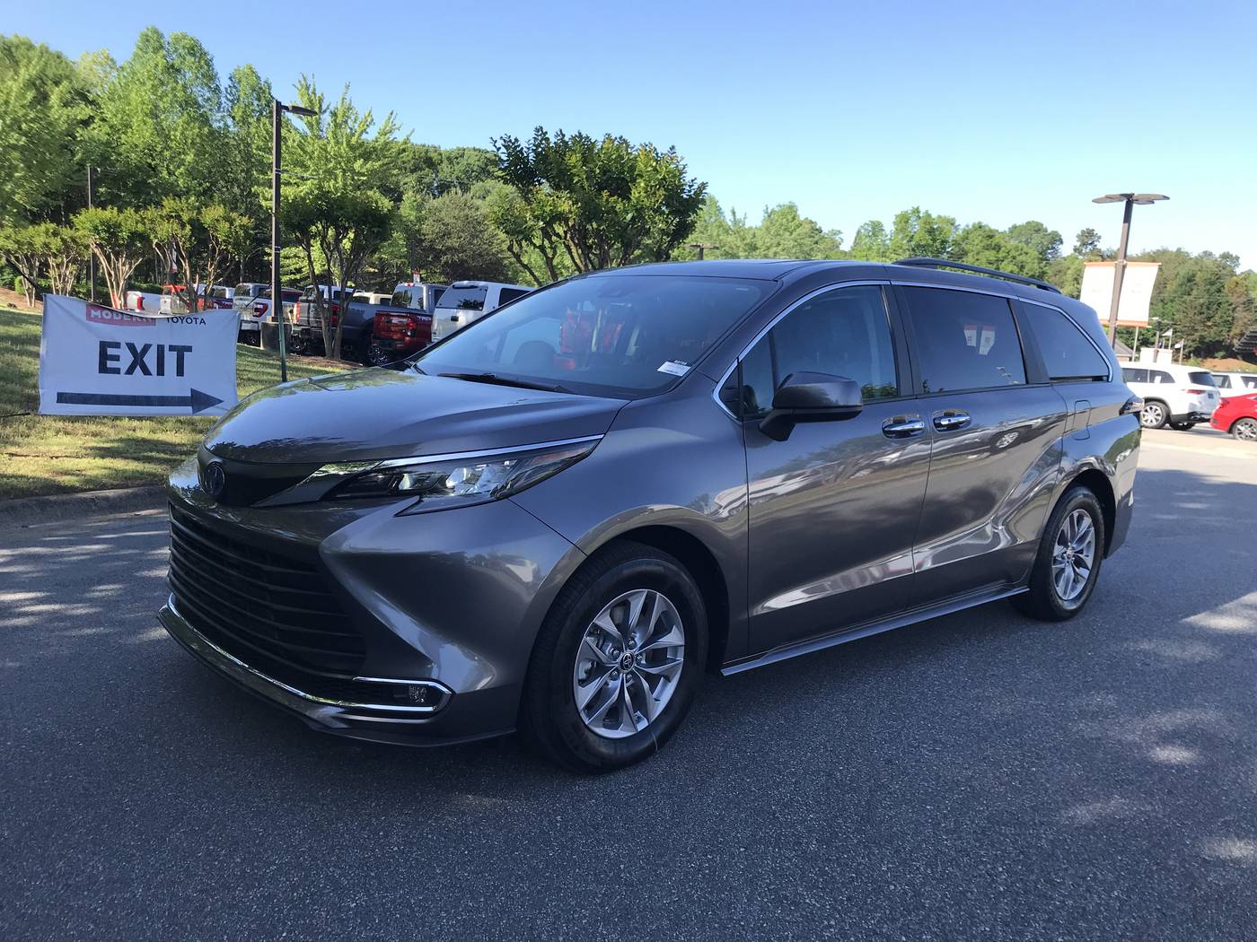 2024 Toyota Sienna XLE — Minivan — 16,401 mi — Winston-Salem, NC