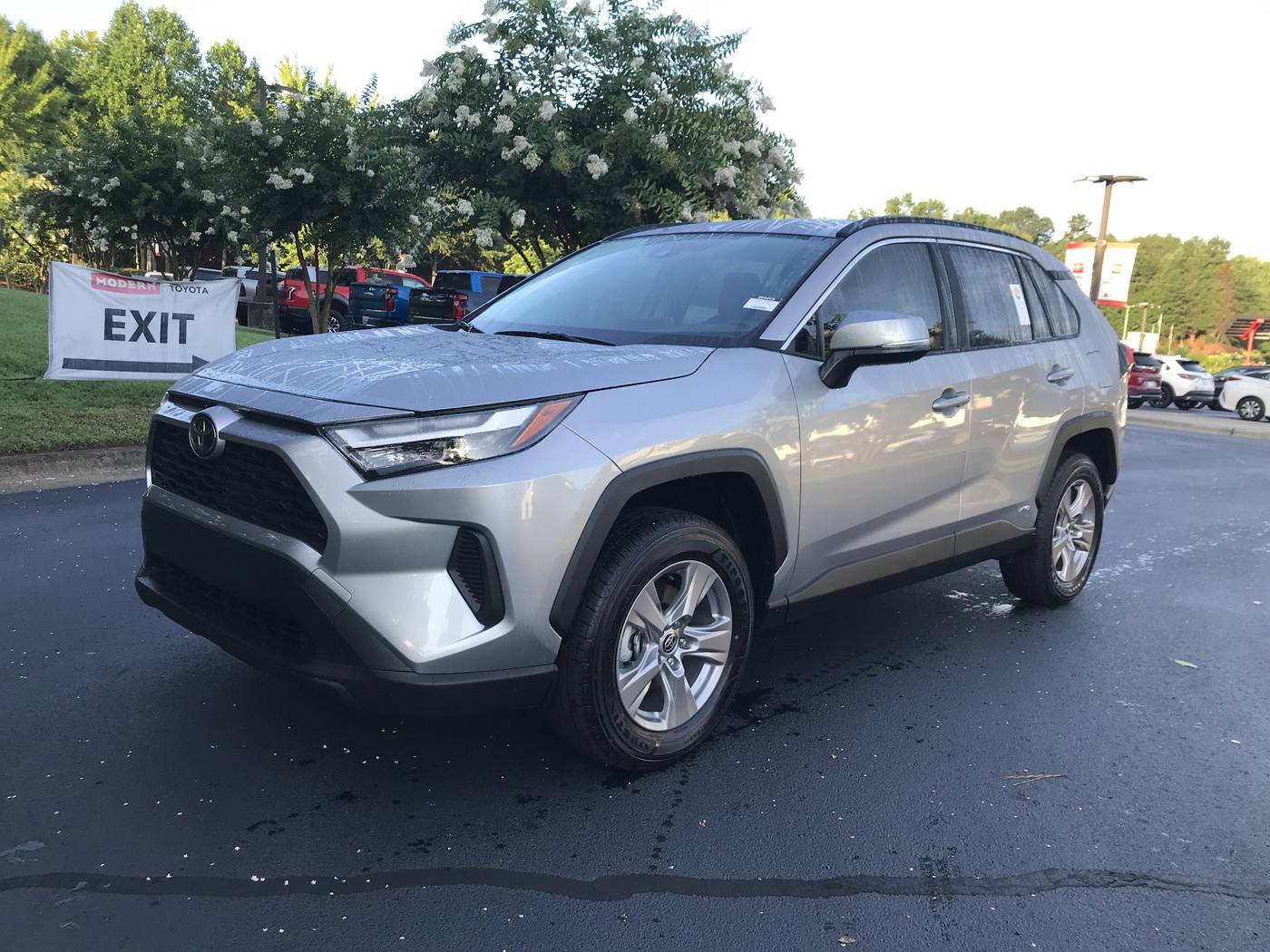 2025 Toyota RAV4 Hybrid XLE — SUV — 1,638 mi — Winston-Salem, NC