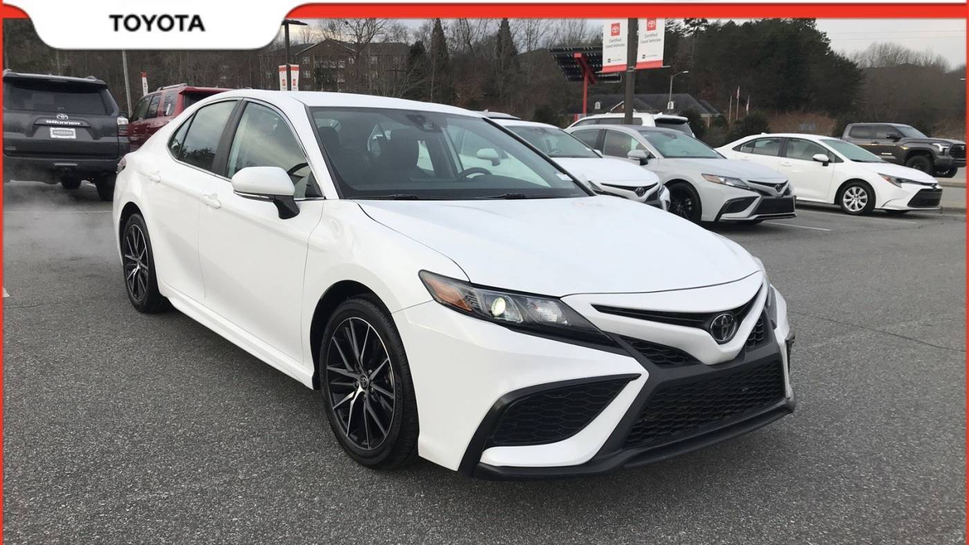 2022 Toyota Camry SE — Sedan — 14,702 mi — Winston-Salem, NC