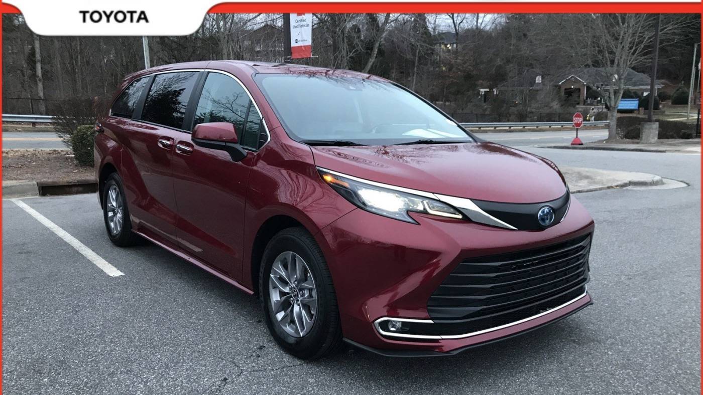 2024 Toyota Sienna XLE — Minivan — 16,701 mi — Winston-Salem, NC