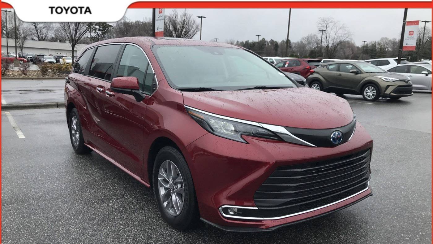 2024 Toyota Sienna XLE — Minivan — 19,536 mi — Winston-Salem, NC
