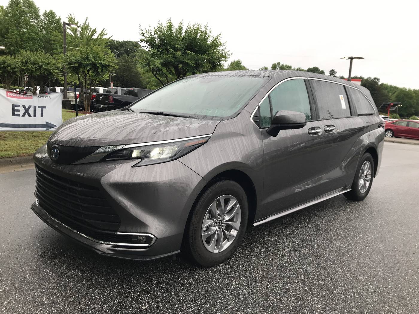 2024 Toyota Sienna XLE — Minivan — 18,888 mi — Winston-Salem, NC