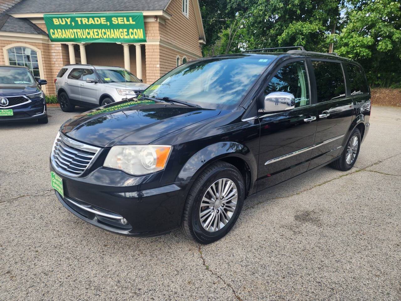 2014 Chrysler Town & Country Touring-L — Minivan — 140,939 mi — Rowley, MA