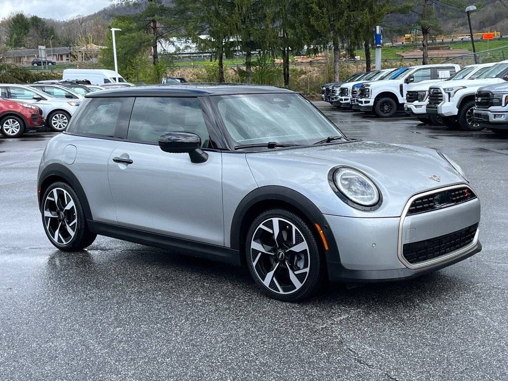 2025 MINI Hardtop S Signature Trim — Hatchback — 8,300 mi — Canton, NC