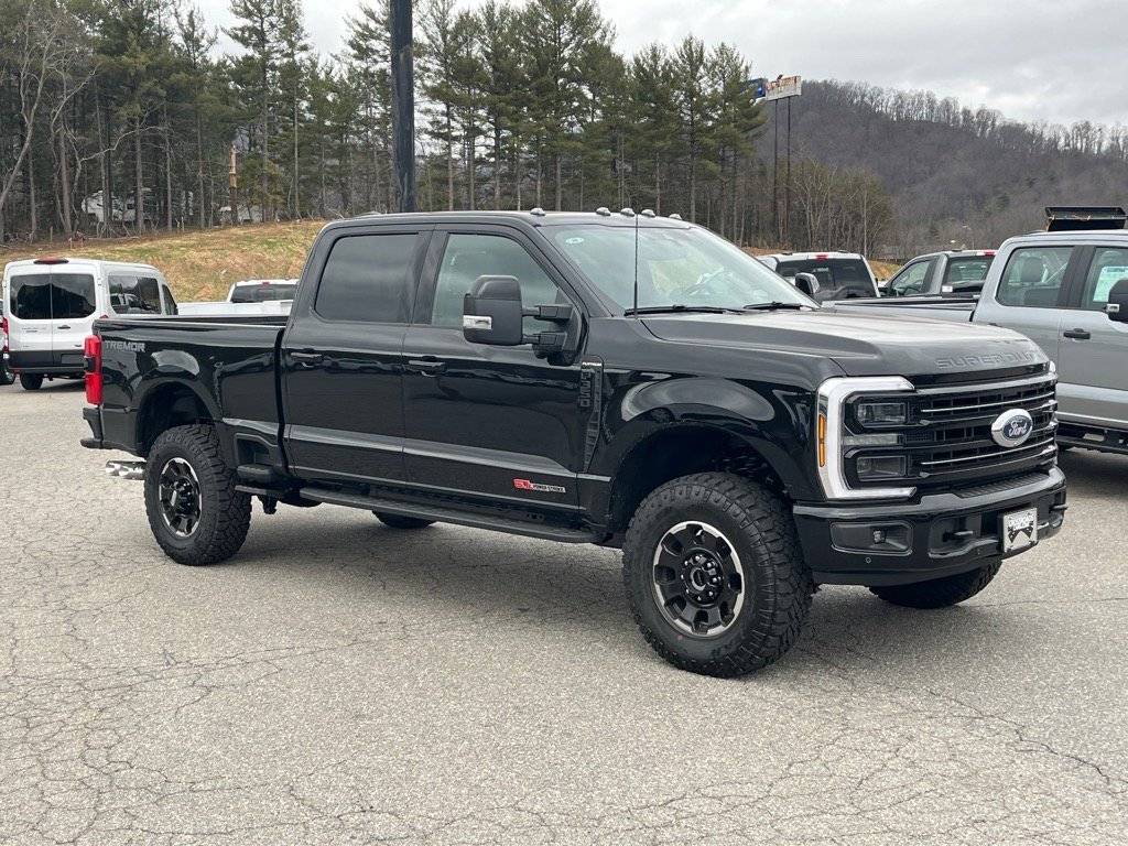 2025 Ford Super Duty F-350 Platinum — Pickup Truck — 2,102 mi — Canton, NC
