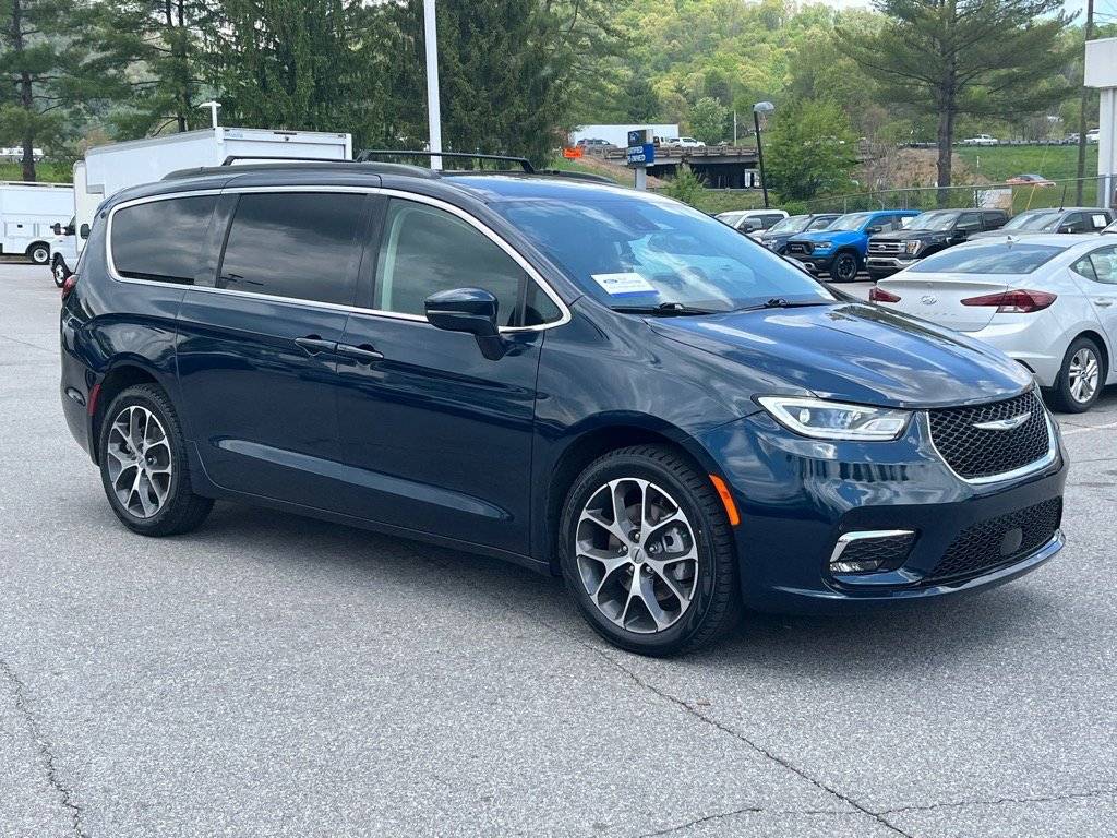 2022 Chrysler Pacifica Touring L — Minivan — 27,483 mi — Canton, NC