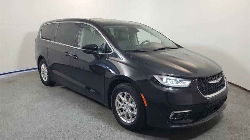 2023 Chrysler Pacifica Touring L — Minivan — 66,685 mi — Clermont, FL