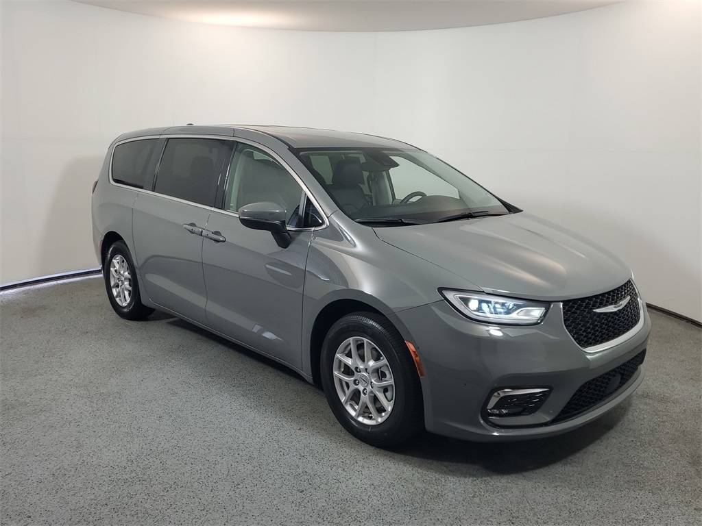 2023 Chrysler Pacifica Touring L — Minivan — 63,554 mi — Clermont, FL