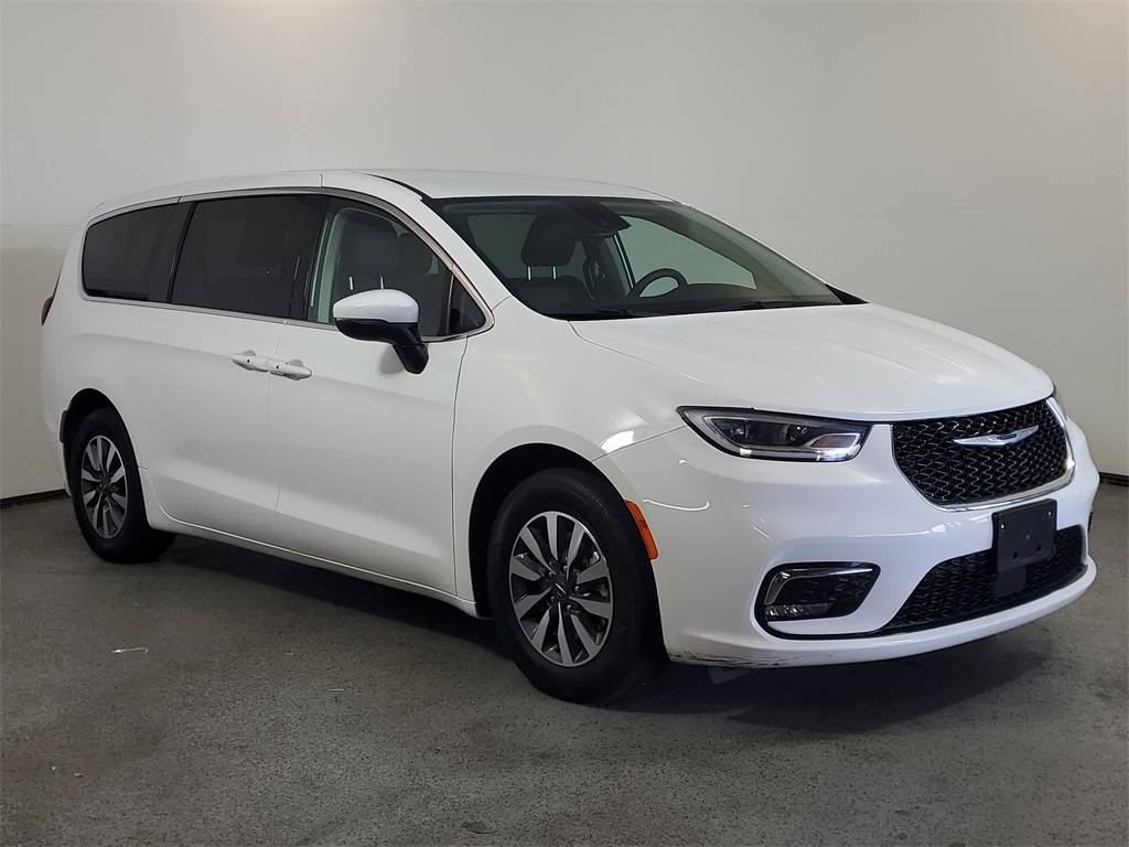 2023 Chrysler Pacifica Hybrid Touring L — Minivan — 58,202 mi — Clermont, FL