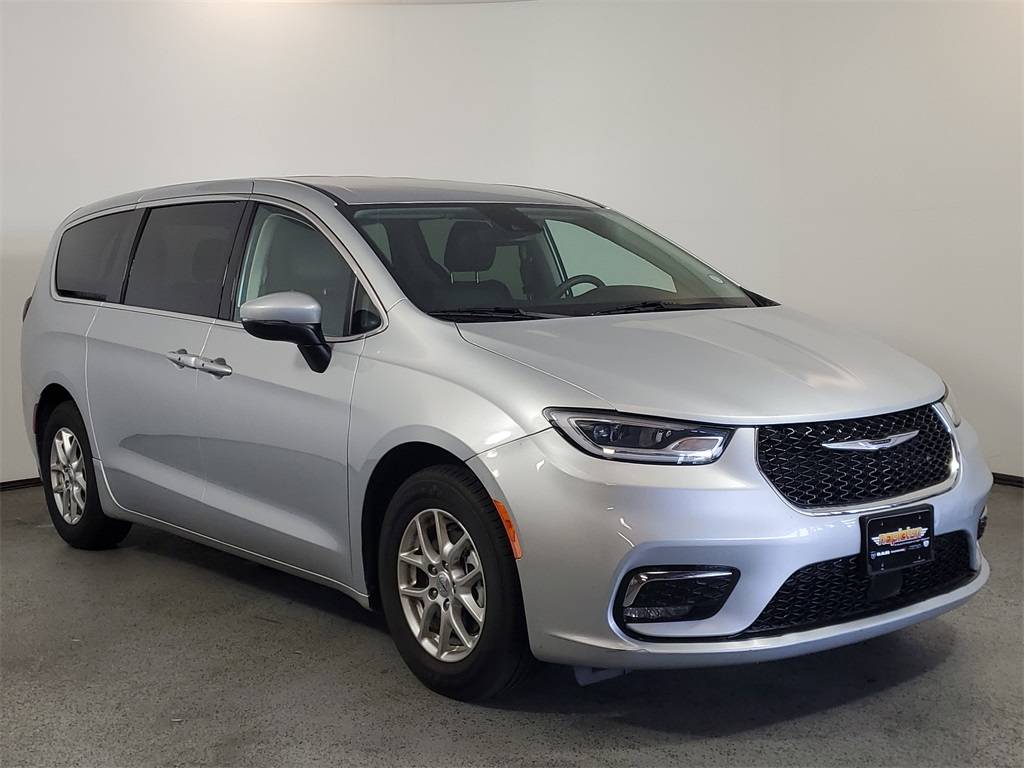 2023 Chrysler Pacifica Touring L — Minivan — 42,865 mi — Clermont, FL
