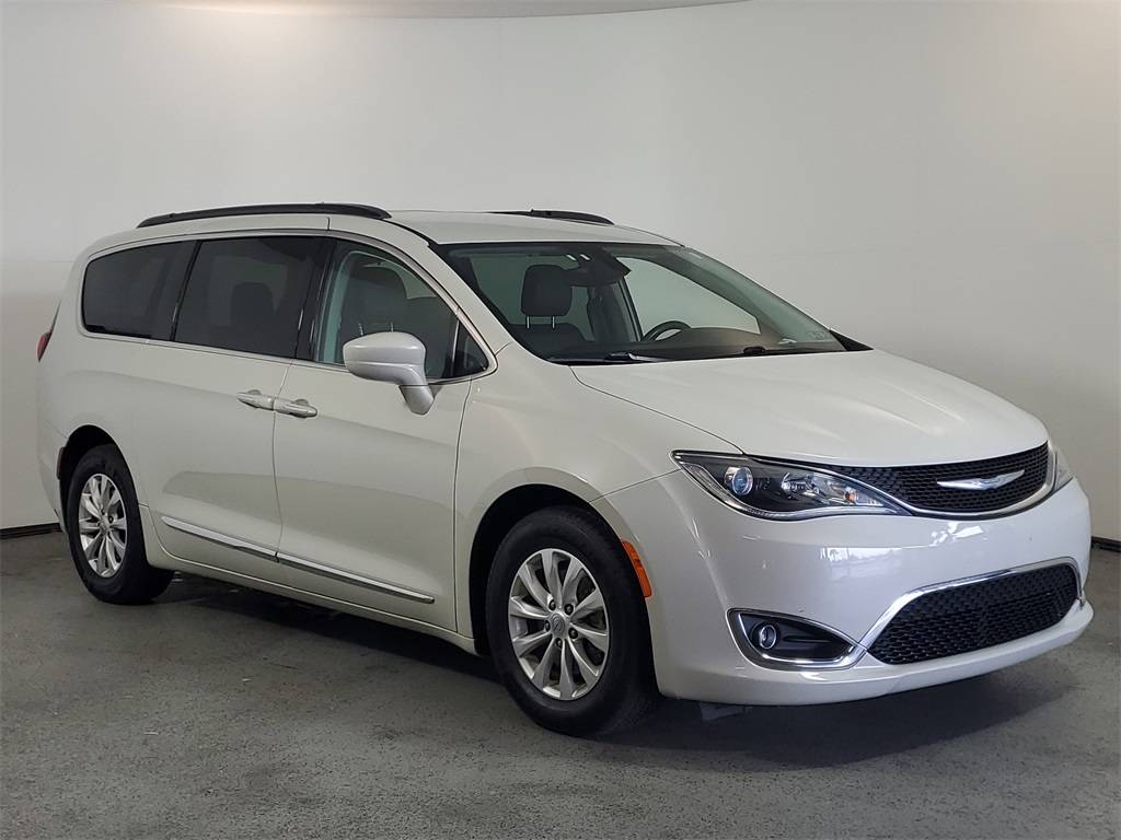 2017 Chrysler Pacifica Touring L — Minivan — 93,643 mi — Clermont, FL