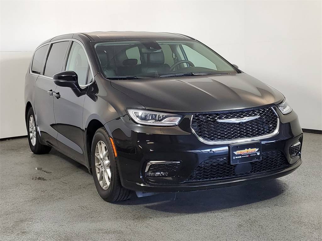 2023 Chrysler Pacifica Touring L — Minivan — 45,922 mi — Clermont, FL