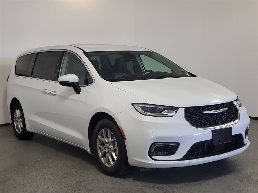 2023 Chrysler Pacifica Touring L — Minivan — 46,074 mi — Clermont, FL