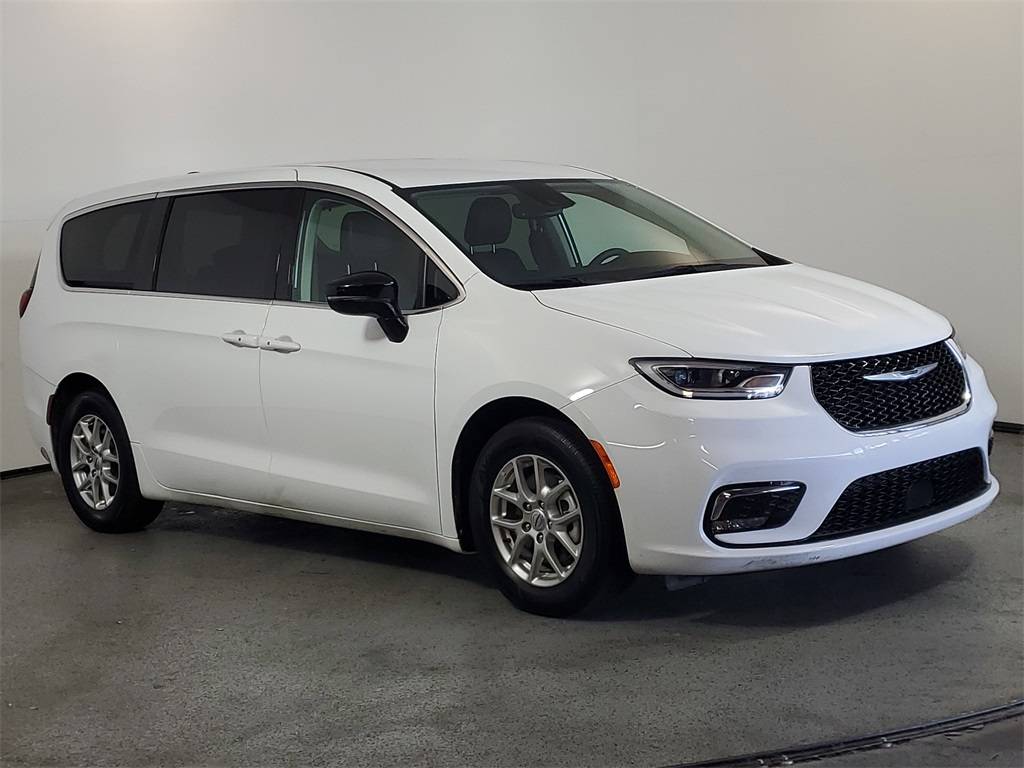 2024 Chrysler Pacifica Touring L — Minivan — 19,220 mi — Clermont, FL