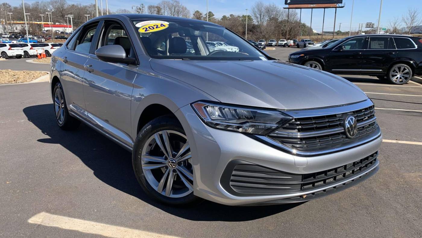 2024 Volkswagen Jetta SE — Sedan — 7,054 mi — Greenville, SC