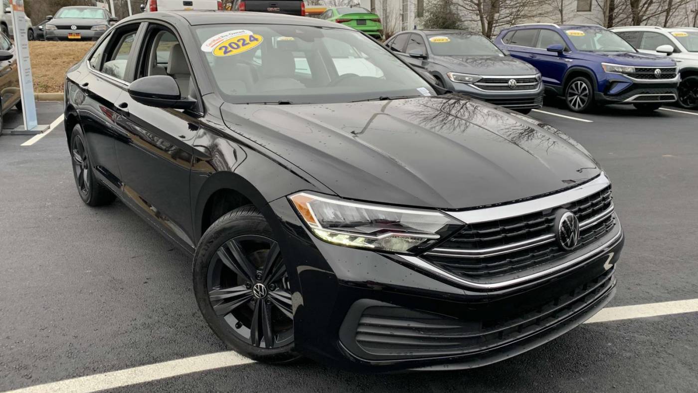 2024 Volkswagen Jetta SE — Sedan — 9,348 mi — Greenville, SC