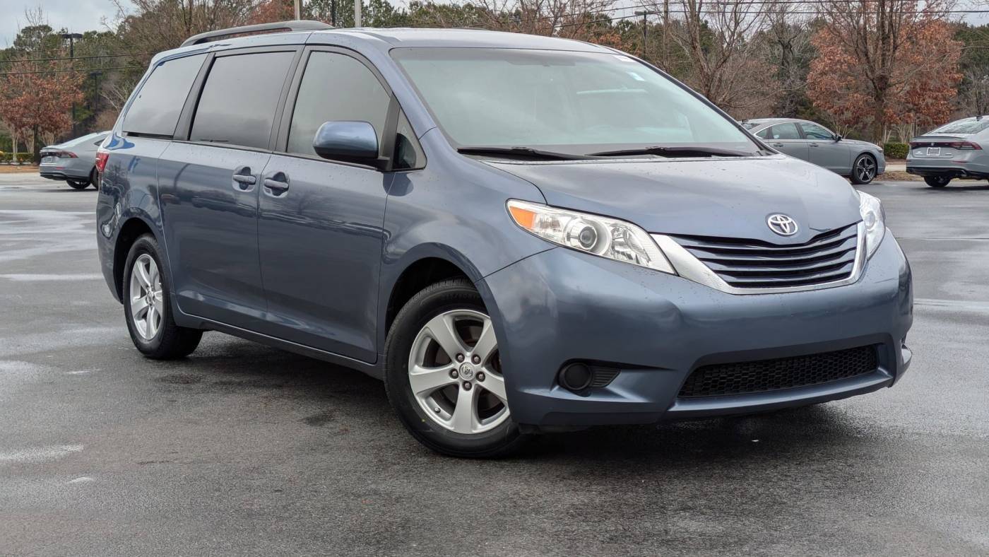 2017 Toyota Sienna LE — Minivan — 37,312 mi — Greenville, NC