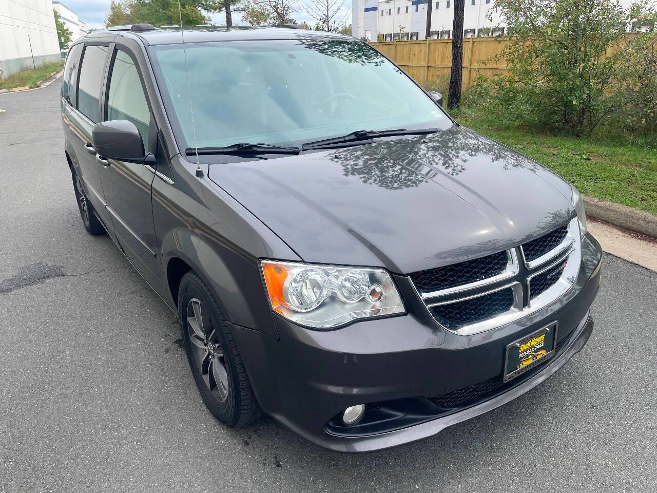2017 Dodge Grand Caravan SXT — Minivan — 117,400 mi — Chantilly, VA