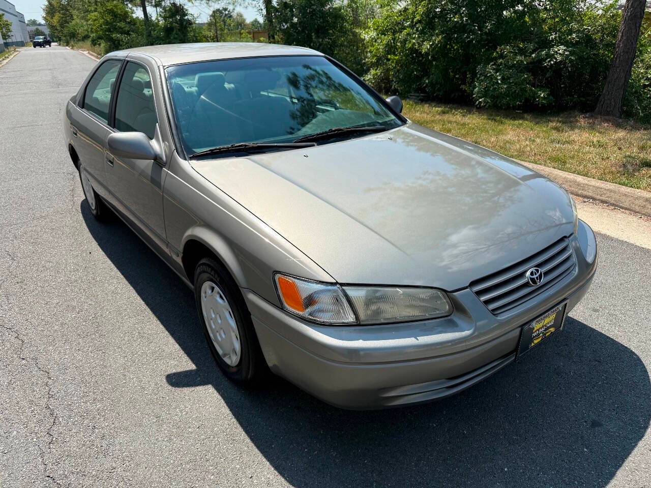 1998 Toyota Camry LE — Sedan — 99,830 mi — Chantilly, VA