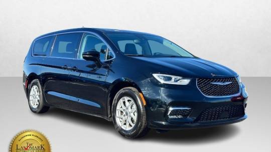 2024 Chrysler Pacifica Touring L — Minivan — 12,385 mi — Springfield, IL