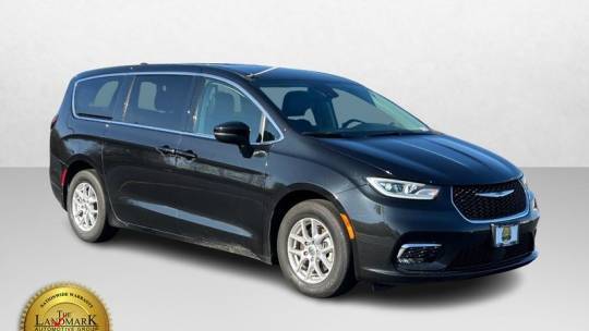 2023 Chrysler Pacifica Touring L — Minivan — 62,484 mi — Springfield, IL