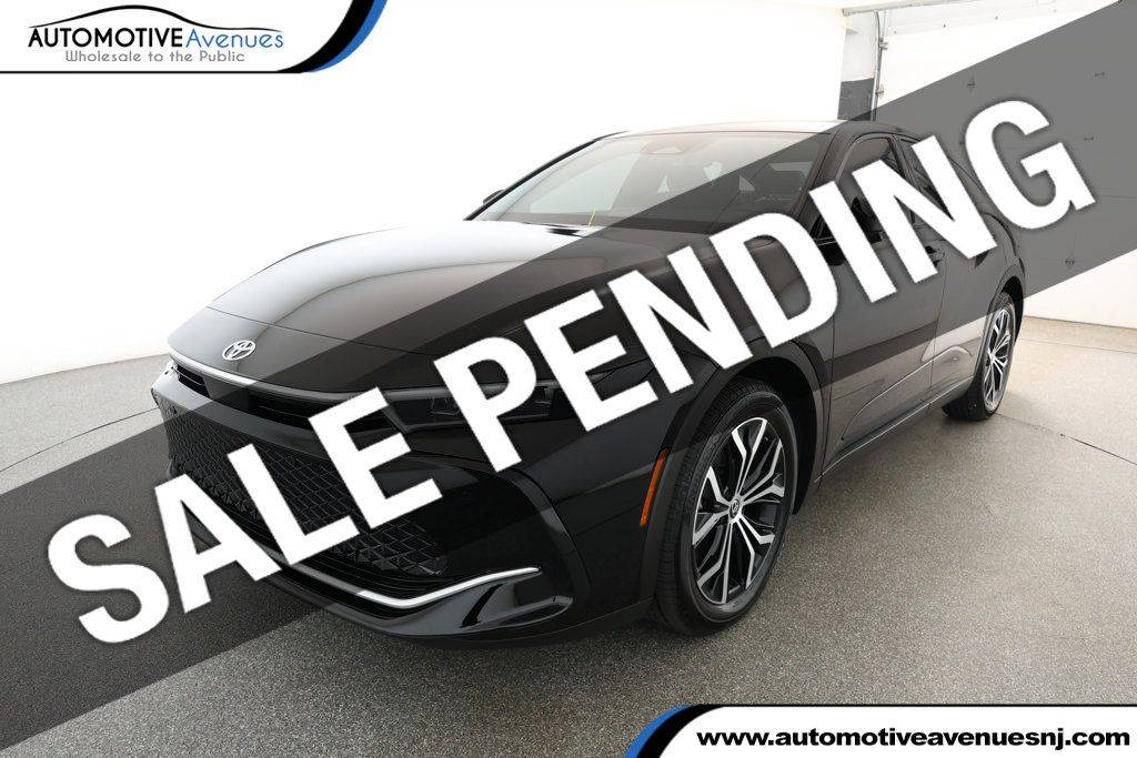 2025 Toyota Crown Limited — Sedan — 9,686 mi — Wall Township, NJ
