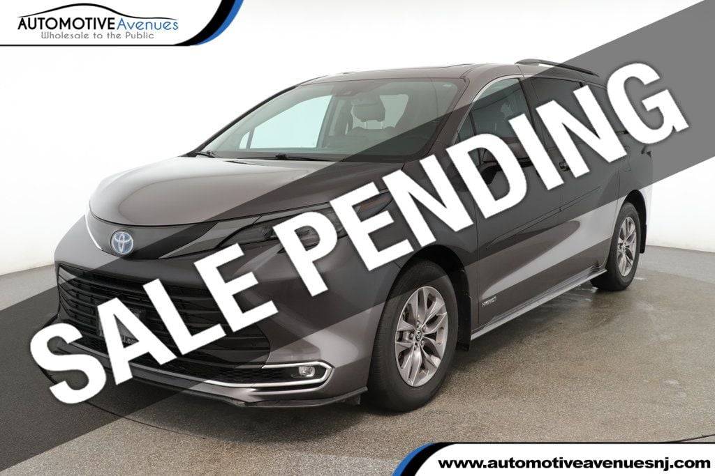 2021 Toyota Sienna XLE — Minivan — 25,093 mi — Wall Township, NJ