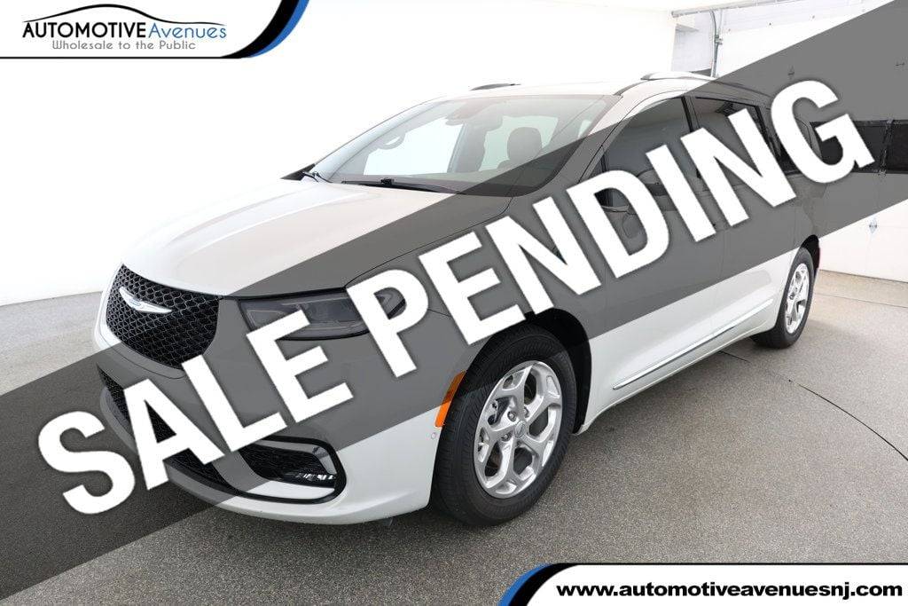 2021 Chrysler Pacifica Hybrid Limited — Minivan — 47,240 mi — Wall Township, NJ