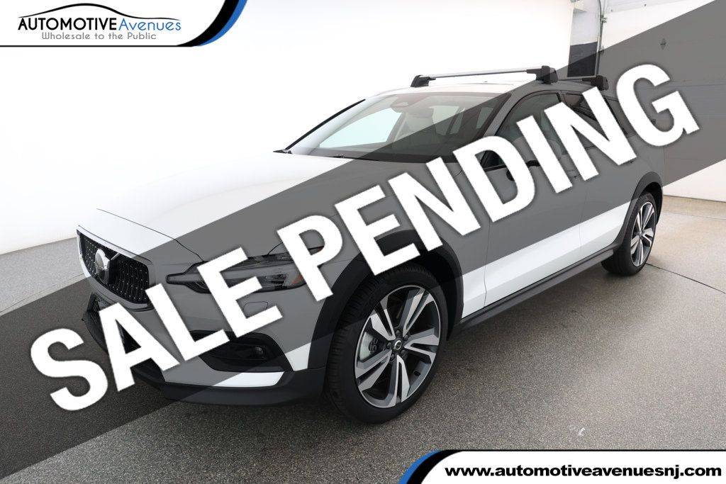 2025 Volvo V60 Cross Country Plus — Wagon — 1,936 mi — Wall Township, NJ