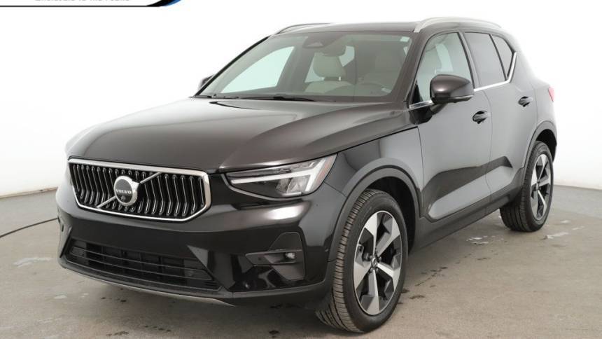 2023 Volvo XC40 B5 Plus Bright Theme