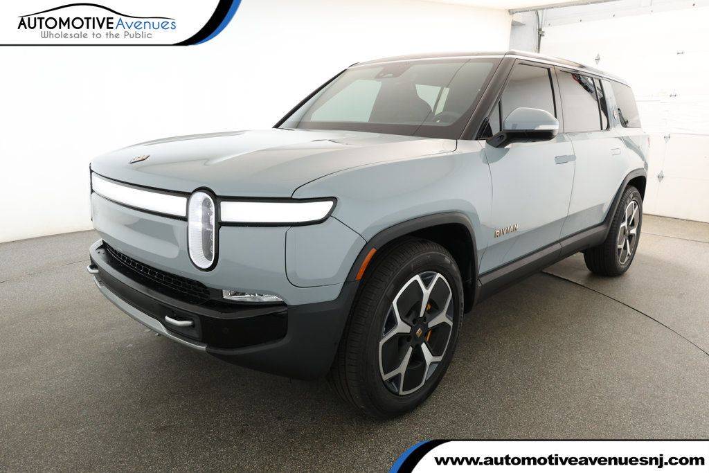 2024 Rivian R1S