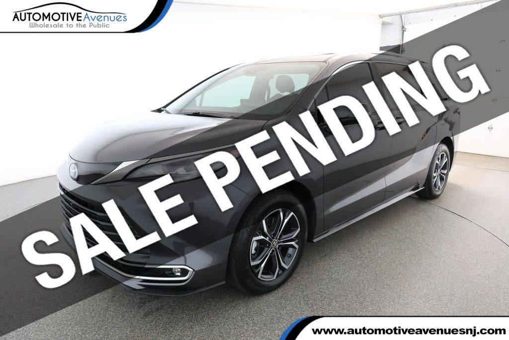 2025 Toyota Sienna Platinum — Minivan — 618 mi — Wall Township, NJ