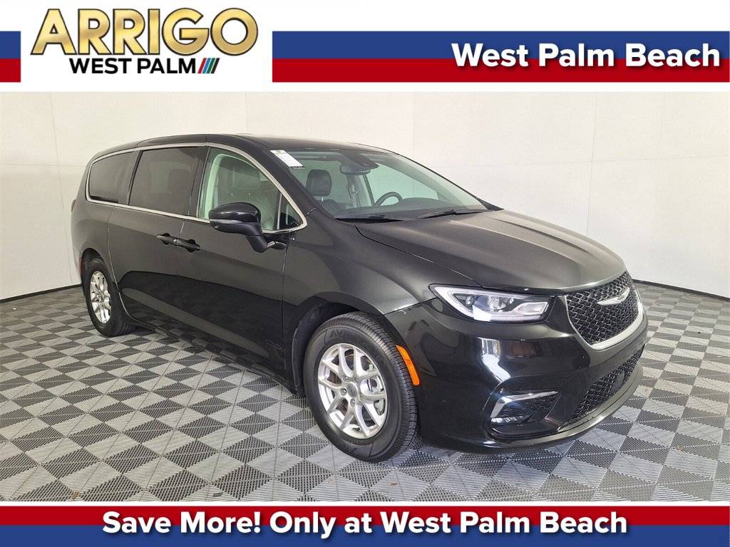 2023 Chrysler Pacifica Touring L — Minivan — 61,502 mi — West Palm Beach, FL
