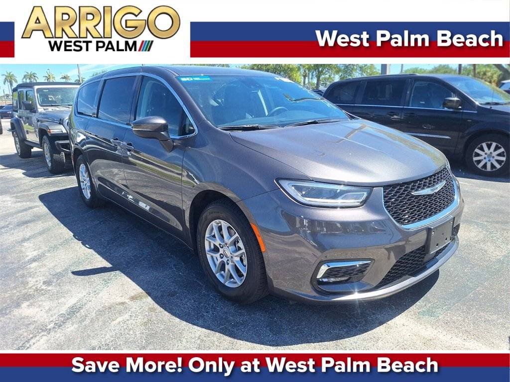2023 Chrysler Pacifica Touring L — Minivan — 71,497 mi — West Palm Beach, FL