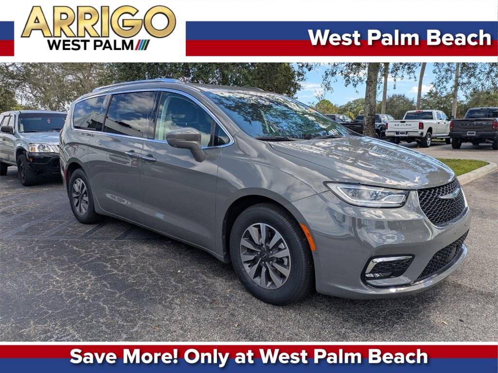 2021 Chrysler Pacifica Hybrid Touring L — Minivan — 82,907 mi — West Palm Beach, FL