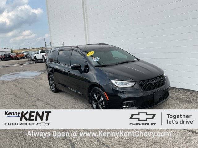 2023 Chrysler Pacifica Touring L — Minivan — 31,329 mi — Evansville, IN