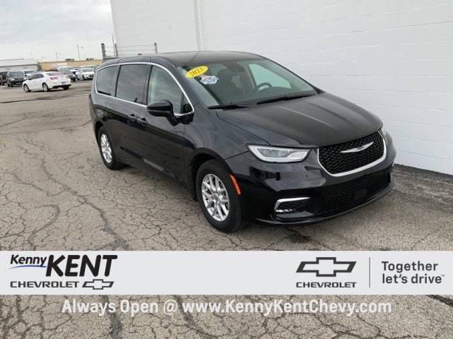 2023 Chrysler Pacifica Touring L — Minivan — 57,517 mi — Evansville, IN